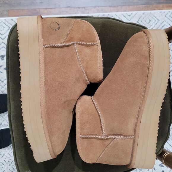 Dearfoams Fireside Size 10 Women’s Genuine Shearling - Suede Platform Bootie - Picture 2 of 11